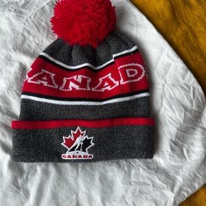 Canadian hockey Pom-Pom Beanie